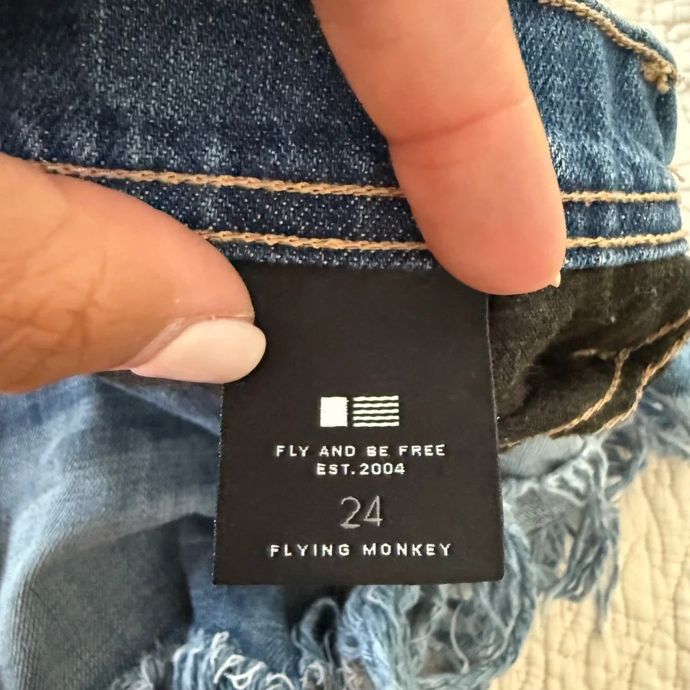 Flying Monkey Platinum Denim Shorts 24 Distressed Fringe Raw Hem Y2K Blue Y1311
